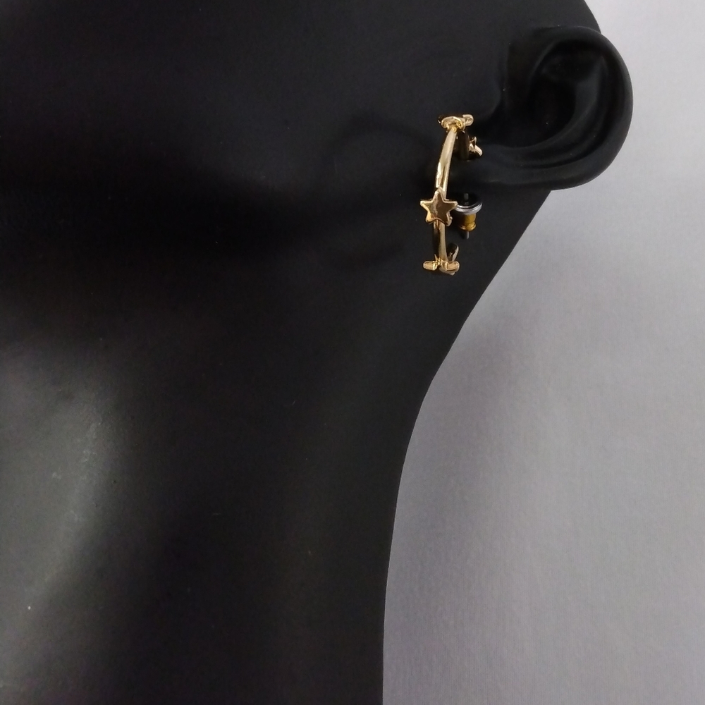 3 for $10 Forever 21 gold tone hoops w/ stars. NIP.